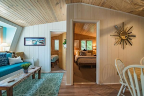 Geneva Beach House Delavan Suite - Half Mile Walk to the Lake - Shared Backyard - Parking
